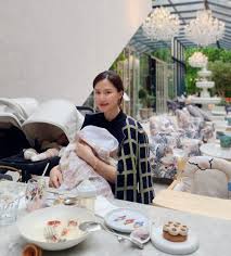 コン・ヒョンジュ、結婚記念日に外食 「子どもたちのため人目を気にしながら食事」-Chosun Online 朝鮮日報